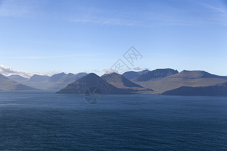 Eysturoy 法罗群岛边缘蓝色天空旅行力量金字塔全景海湾绿色岩石图片