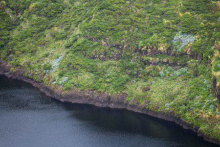 弗洛雷斯 葡萄牙山脉火山草地地标场地地平线群岛海洋池塘爬坡图片