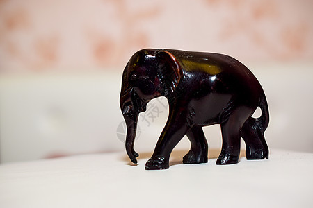 由半贵重材料制成的微型象象动物白色荒野哺乳动物玩具犀牛艺术塑像雕像黑色图片