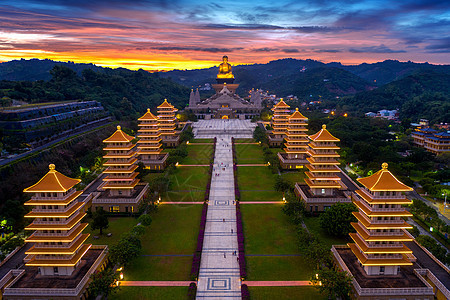 在台湾高雄的福光山佛寺日落文化地方纪念馆雕塑博物馆雕像吸引力宗教地标佛教徒图片