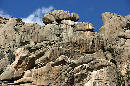 马德里北部高地La pedriza区域公园地块地标石头花岗岩地质学露头农村植被登山形态学图片