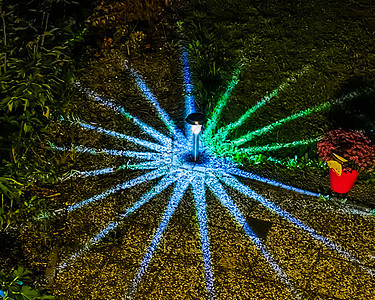 现代花园灯笼灯 在花园中以凉爽的五颜六色星形闪耀的灯 后院建筑图片