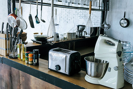厨房用具 餐具 陶器 板板 厨房的详细图像银器商品餐厅饮食烹饪食物工艺家庭盘子杯子背景图片