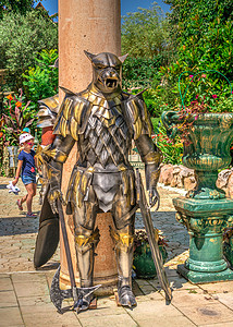 布尔格州拉瓦迪诺沃城堡 一名身着盔甲的骑士雕塑吸引力喷泉旅行花园欲望文化教会堡垒村庄旅游图片