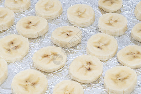 一些香蕉片食物香蕉产品包装水果小吃反射金属床单盘子图片