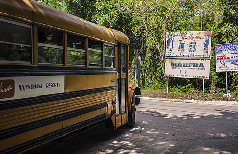 街头多米尼加公共汽车图片