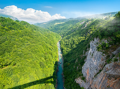 山脉和塔拉河旅行乡村高山天气薄雾阳光日落公园森林太阳图片