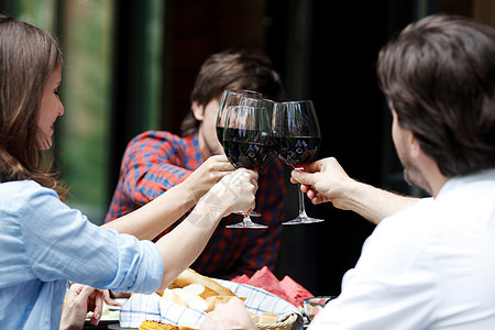 朋友闪光眼镜午餐乐趣派对食物红色享受玻璃快乐干杯用餐图片