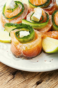 带奶油奶酪的鲑鱼卷庆典派对烟熏盘子熟食营养盐渍熏制海鲜健康饮食图片