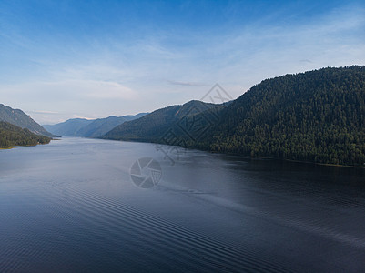 Altai山Teletskoye湖空中观视公园天堂海浪场景环境森林地平线太阳全景晴天图片