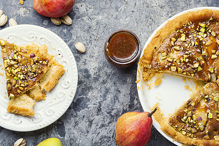 有梨子的秋季馅饼水果脆皮烘烤甜点蛋糕坚果开心果面包营养食物图片