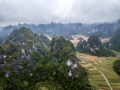 卡尔斯特山山脉旅游天空多云植物岩溶旅行图片