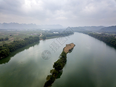 祖河山脉多云天空岩溶背景图片