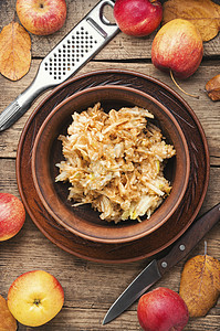 磨熟成熟苹果健康饮食树叶收成桌子食物早餐水果摩擦叶子沙拉图片