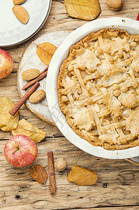传统的美国苹果派烘烤乡村肉桂甜点糖果落叶食物坚果面包蛋糕图片