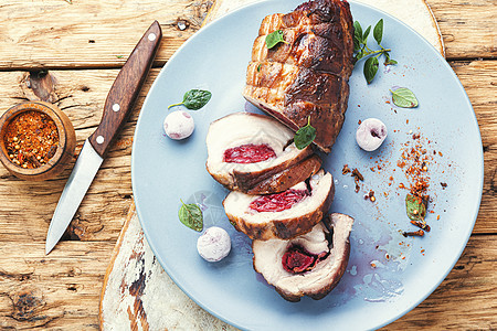 美味烤肉饼猪肉肉饼水果桌子腰部食物雕刻油炸面包肉类图片