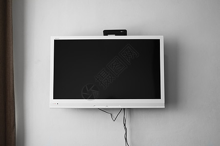 LCD或LED TV 屏幕挂在墙上 有一台电视调音机 用于室内装饰设计 舒适的家家具房间娱乐控制板视频架子监视器技术电脑电气图片