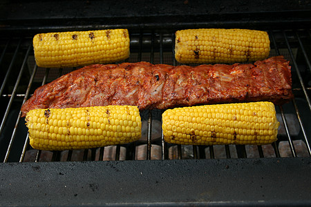 肉和麦烧烤腐蚀烹饪棒子牛肉食物猪肉精制图片