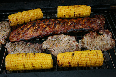 肉和麦棒子烹饪烧烤猪肉食物腐蚀精制牛肉图片