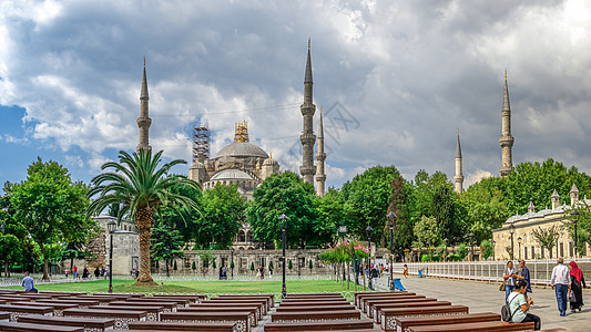 土耳其伊斯坦布尔的蓝色清真寺喷泉圆顶尖塔文化遗产城市花园历史性教会旅行图片