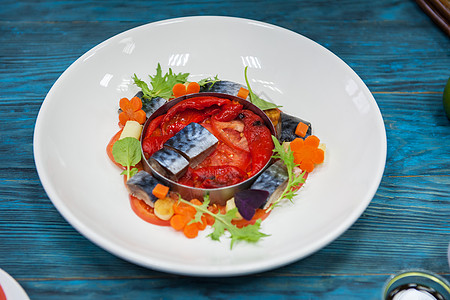配有鱼子酱的埃斯凯贝切鱼盘餐厅甲壳动物土豆盘子洋葱鲭鱼海鲜茴香酱油图片
