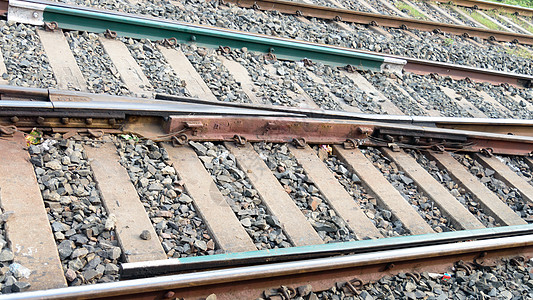 具体的印度铁路轨道 印度的铁轨 特写 印度豪拉火车站 2019 年 5 月旅行铸铁车站机车通勤者制造单线道路消失交通图片