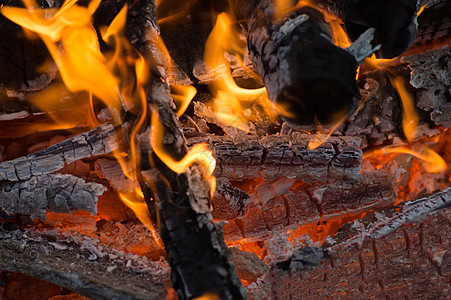 大红色篝火特写木炭辉光烧烤煤炭活力壁炉余烬危险烧伤营火背景