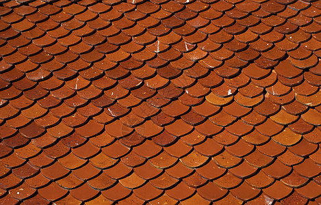 建筑物上的天然橙色屋顶瓦片作为纹理工具紧固件房子建造建筑金属材料橙子钻孔钻头图片