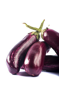 在白色背景上隔离的茄子种植 黄瓜或蔬菜美食条纹水果小路宏观营养饮食紫色甜瓜食物图片