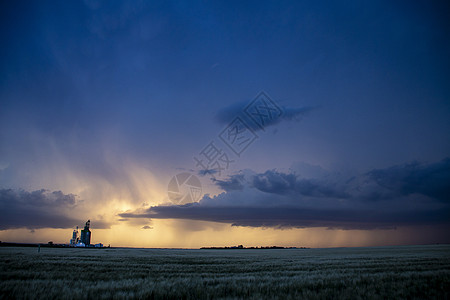 加拿大帕蕊雷风暴云危险平原雷雨农村戏剧性天空极端气候天气图片