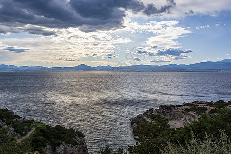 希腊梅拉格卡维海岸希腊风景丘陵海洋海景地平线农村旅行晴天全景悬崖图片