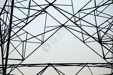 高压电站 蓝色天空背景的高压塔危险框架技术车站电气电缆活力网络基础设施工程图片