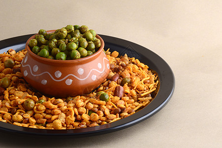 印度草纸 混合和辣椒炒青豆恰特帕塔马达坚果粮食程度扁豆种子小吃脉冲营养盘子黏土图片