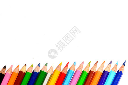 白色背景上孤立的彩色铅笔特写乐器蜡笔调色板绘画彩虹红色大学团体教育紫色图片