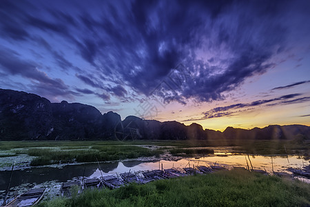 越南宁平Van Long自然保护区有船的风景旅游土地绿色农业旅行三谷天空游客碧洞自然图片