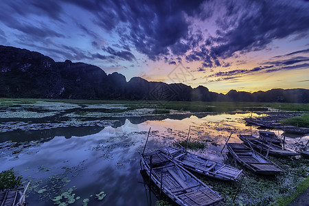 越南宁平Van Long自然保护区有船的风景旅游碧洞天空土地场地湿地三谷绿色农业游客图片