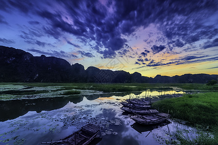 越南宁平Van Long自然保护区有船的风景三谷自然场地旅行碧洞游客天空绿色湿地旅游图片