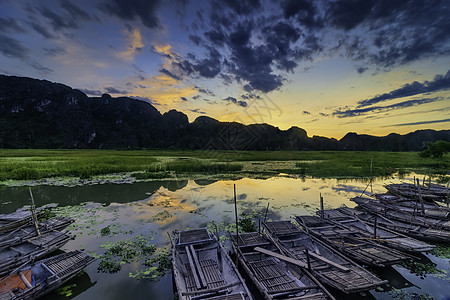 越南宁平Van Long自然保护区有船的风景旅行湿地游客土地三谷场地农业旅游天空自然图片