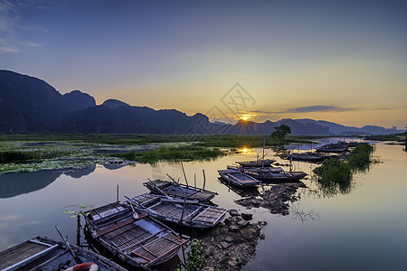 越南宁平Van Long自然保护区有船的风景碧洞农业三谷天空游客湿地旅游旅行绿色土地图片