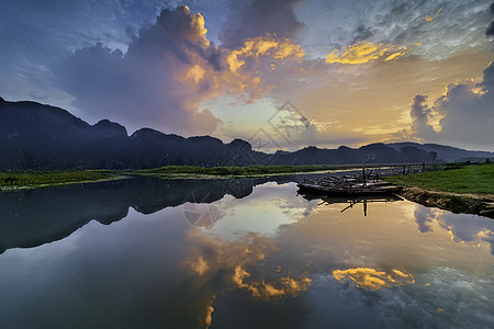 越南宁平Van Long自然保护区有船的风景旅行自然土地游客绿色天空湿地农业场地三谷图片