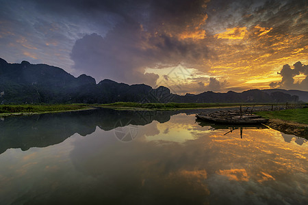 越南宁平Van Long自然保护区有船的风景场地旅游旅行农业湿地土地三谷碧洞游客天空图片