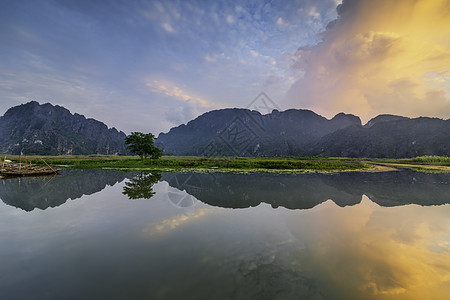 越南宁平Van Long自然保护区有船的风景碧洞旅行天空土地农业三谷自然场地游客旅游图片