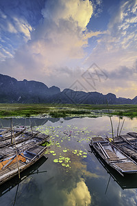 越南宁平Van Long自然保护区有船的风景土地旅行游客天空场地碧洞自然旅游三谷湿地图片