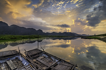 越南宁平Van Long自然保护区有船的风景碧洞旅游场地游客湿地三谷绿色天空农业旅行图片