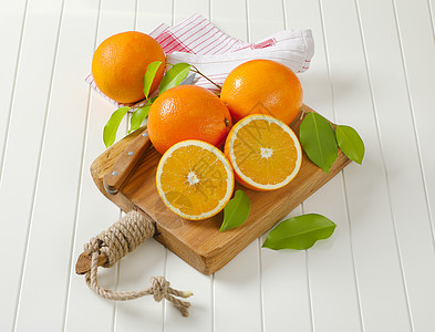 新鲜熟熟橙子水果横截面团体食物图片