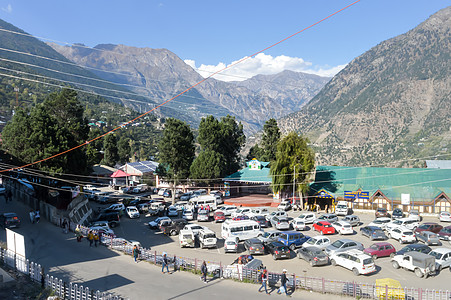 在2670米高度的Ramleela地面停车场顶部景色 周围环绕着全美山脉 2019年12月 印度南亚喜马沙尔邦 城市Kinnau图片