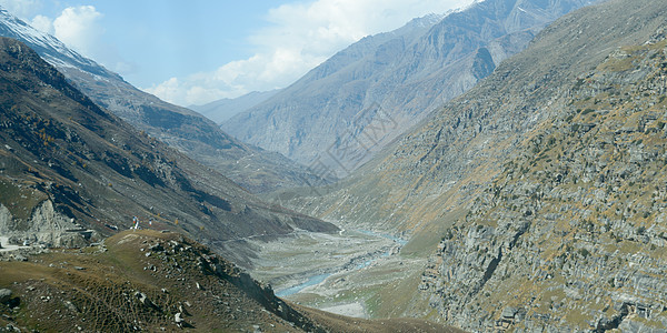 形喜马拉雅山谷 河流蜿蜒而下 一个互锁重叠的山脊 V 形山谷 从河岸的另一侧延伸到一个凹弯处效果高地地方鞭策极端爬坡曲线山脉侵蚀图片