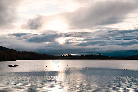 联合王国苏格兰国标戏剧性农村湖泊风景天空公园山脉反射蓝色图片