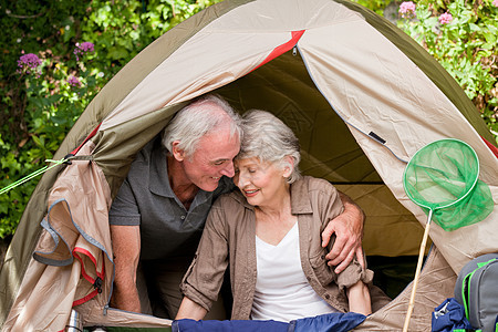 夫妇在花园露营冒险睡眠享受夫妻女性公司帐篷空气女士庇护所图片