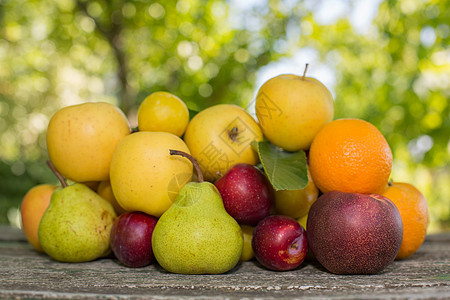 水果果香蕉桌子收成葡萄园橙子植物生长叶子木头食物图片